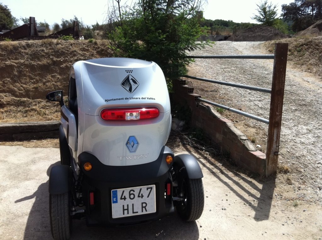 retolacio-vehicle-electric-02