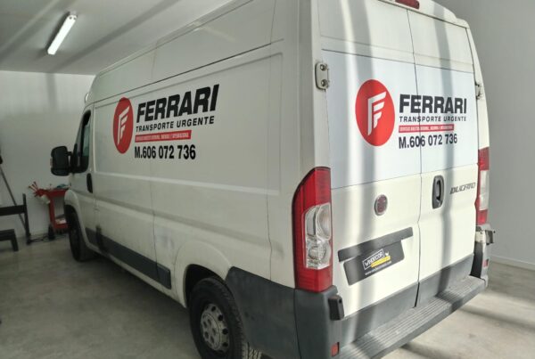 flota empresa transports urgent ferrari 03 - Rotulación Barcelona